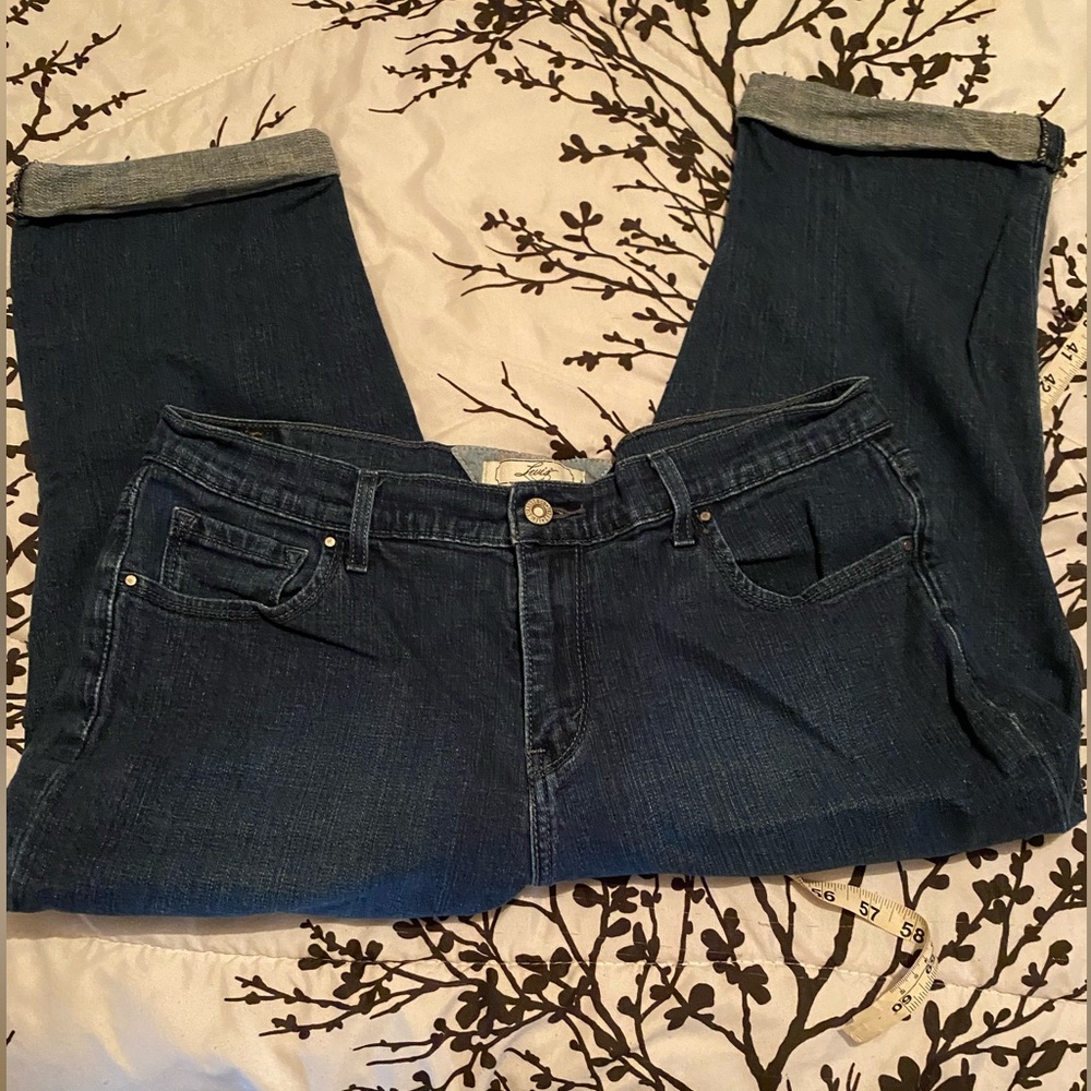 Levis cuffed capri jeans, darker denim, sz 14